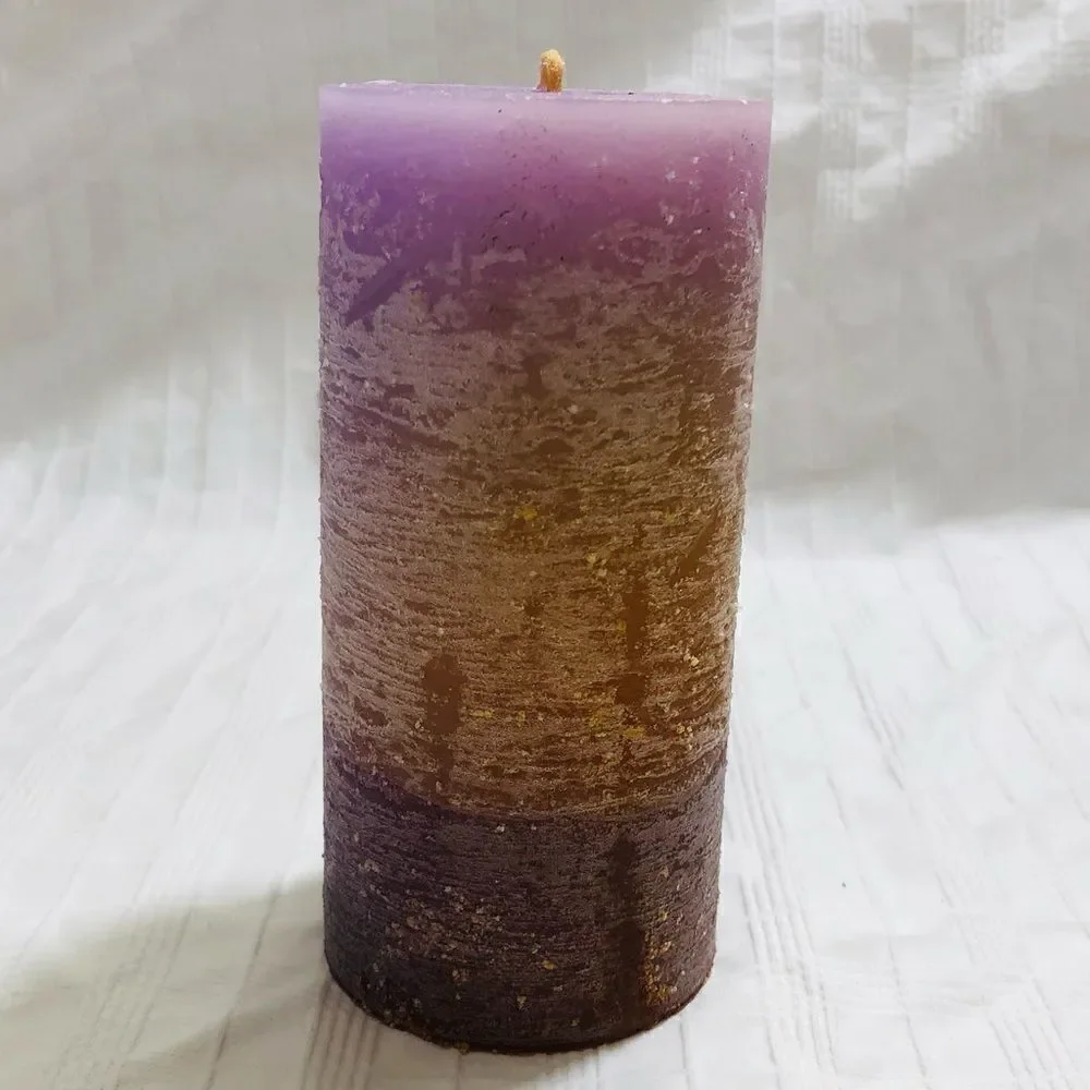 Handcrafted Timber Scented Candle (Purple/Gold)‎